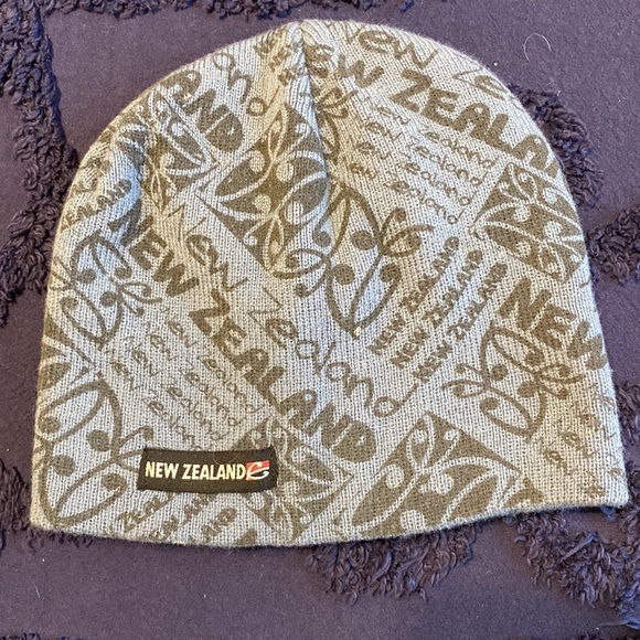 3 Beanie Hats from New Zealand in bright colors. One size fits all very stretchy - Picture 8 of 8